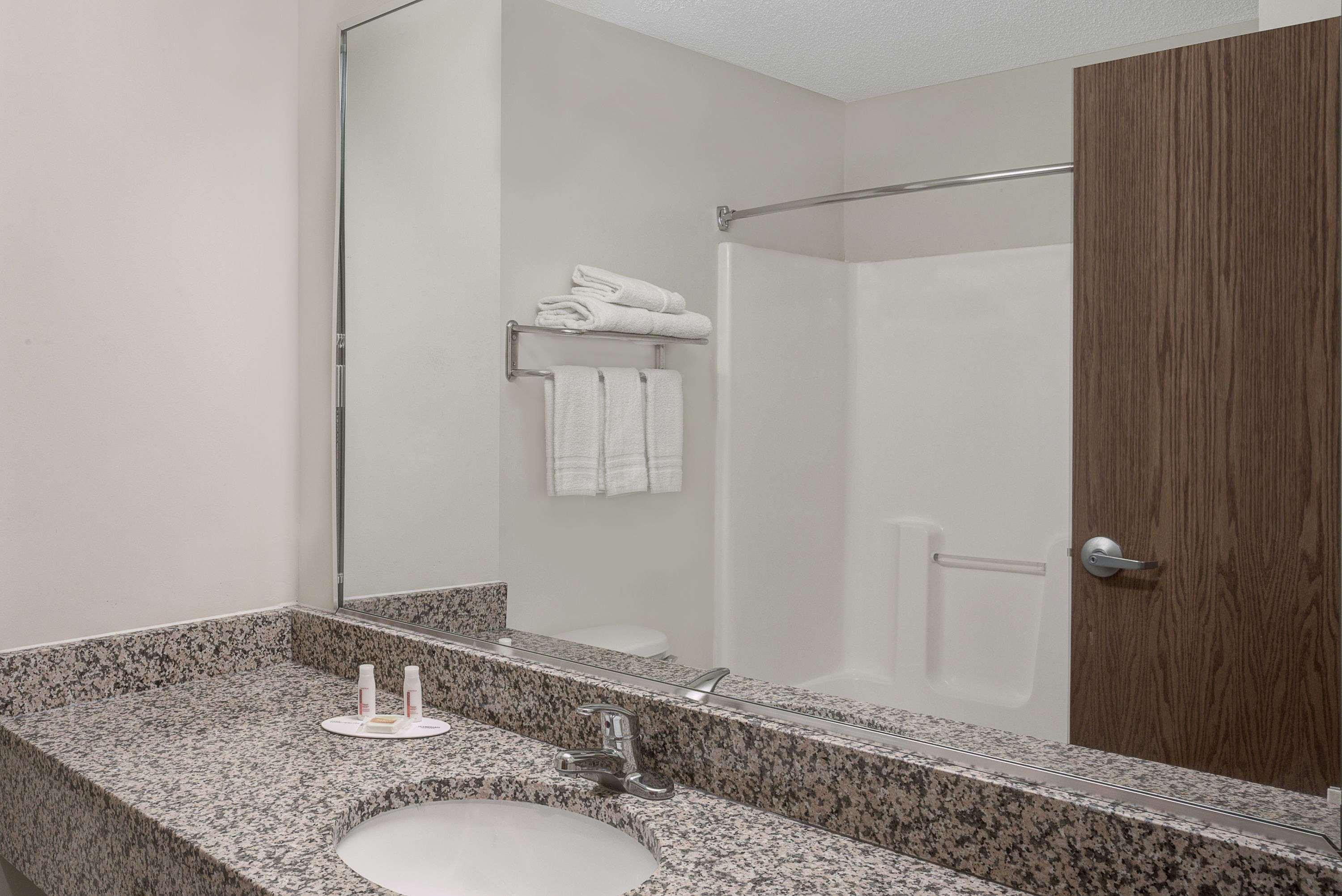 Days Inn By Wyndham Greensboro Nc מראה חיצוני תמונה