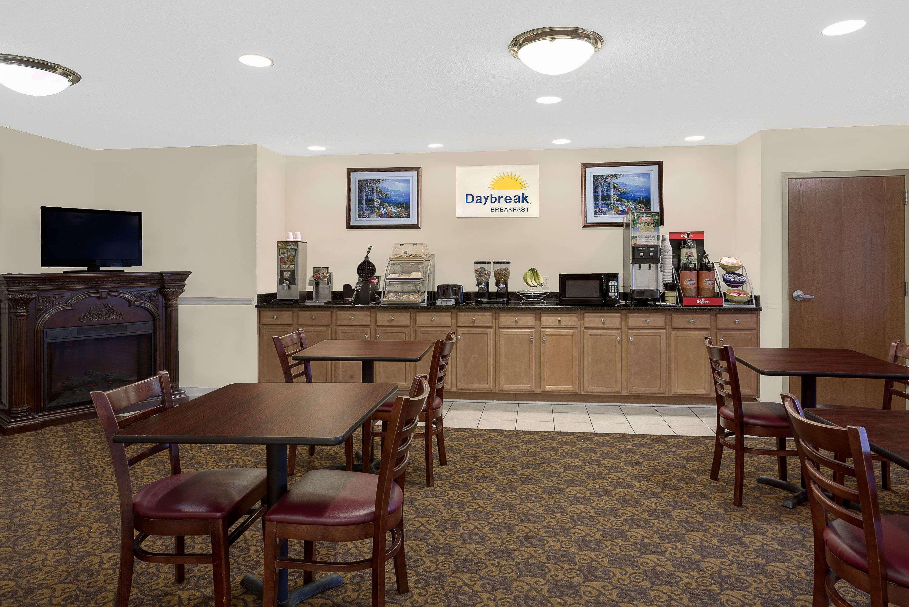 Days Inn By Wyndham Greensboro Nc מראה חיצוני תמונה