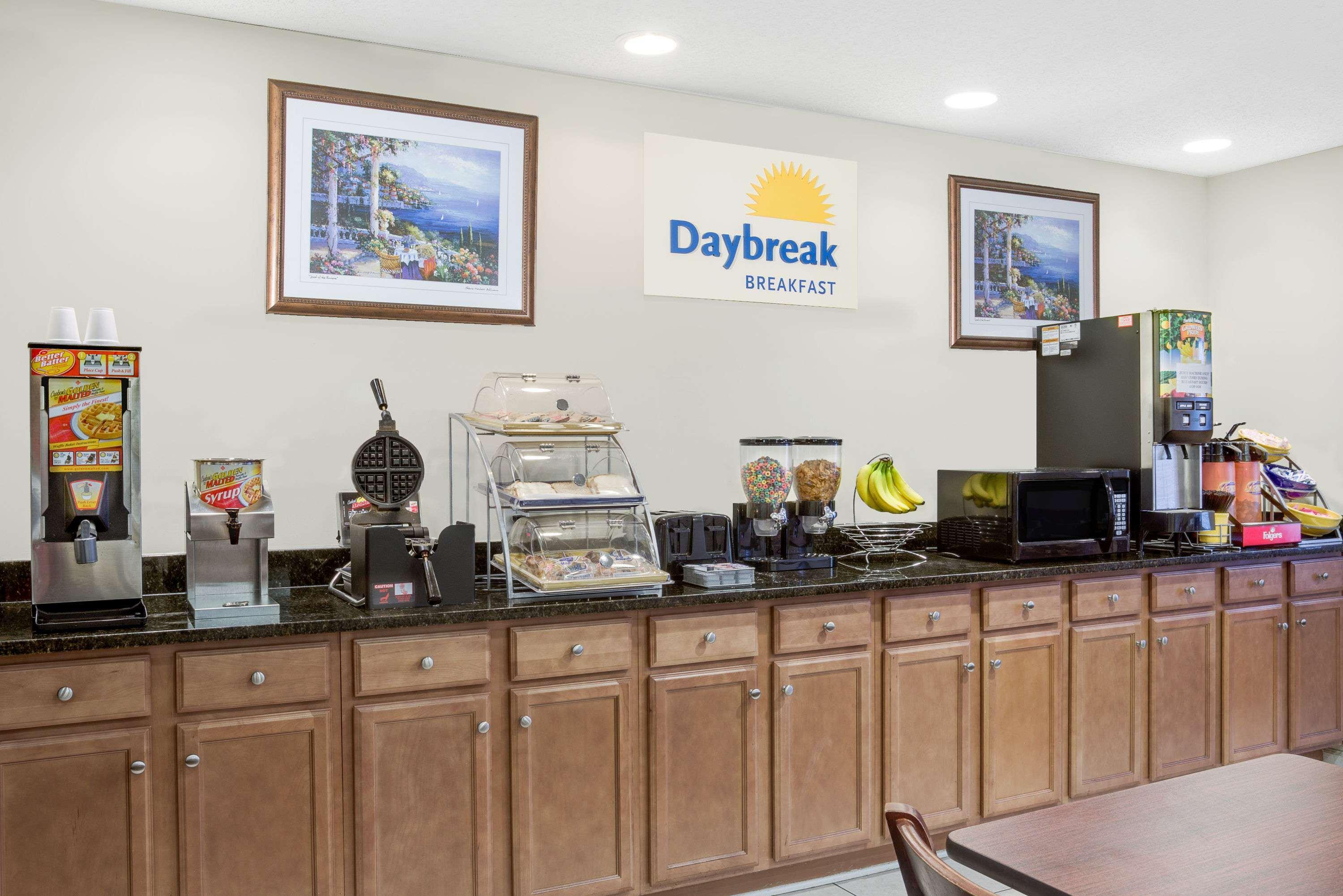 Days Inn By Wyndham Greensboro Nc מראה חיצוני תמונה